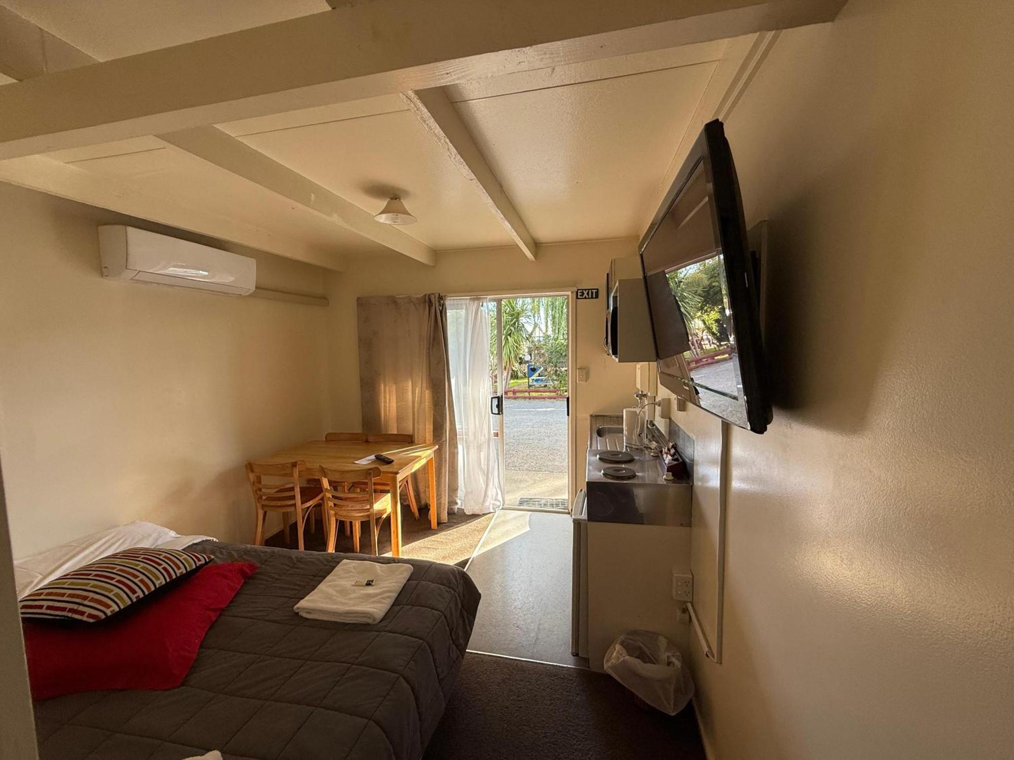 Camellia Court Family Motel Taupo Eksteriør bilde